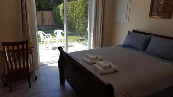YVR Vickie’s Bed and Breakfast