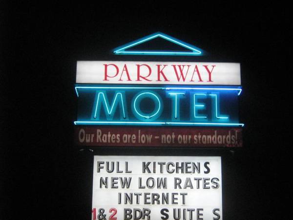 Parkway Motel & European Lodges