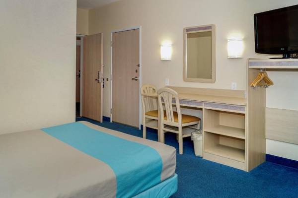 Motel 6-Peterborough ON