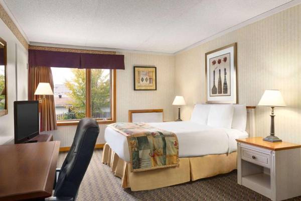 Travelodge by Wyndham Owen Sound ON