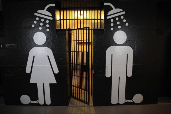 Saintlo Ottawa Jail Hostel