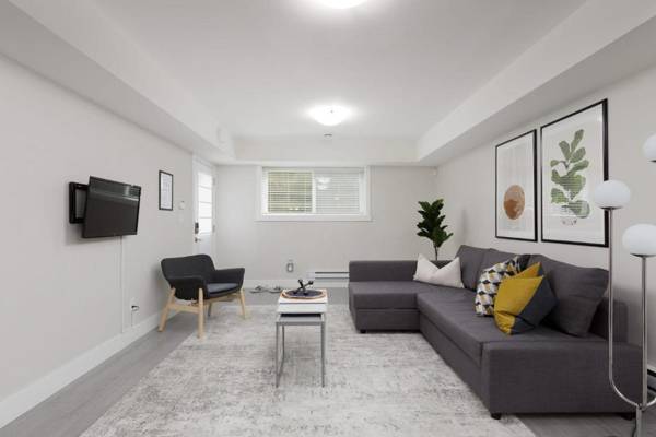 Tastefully Furnished and Newly Updated 2 BD Central Lynn Valley North Vancouver