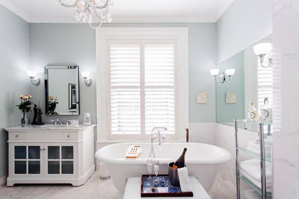 Historic Lyons House