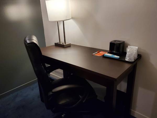 Workspace - Econo Lodge