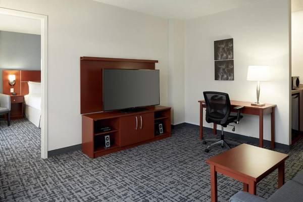 Workspace - Fairfield Inn & Suites by Marriott Montreal Airport