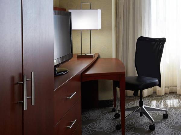 Workspace - Courtyard by Marriott Montreal Airport