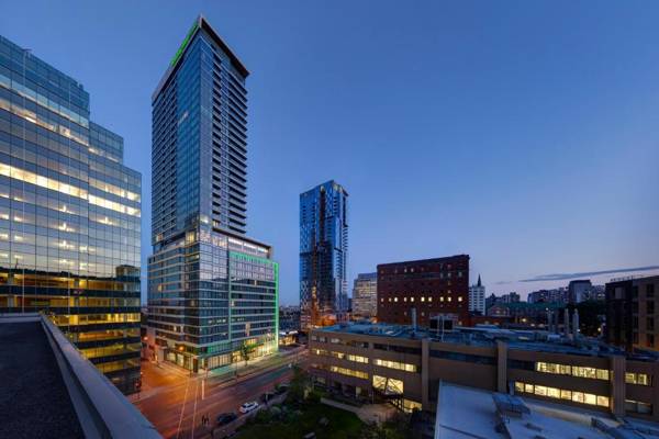 Holiday Inn Hotel & Suites - Montreal Centre-ville Ouest an IHG Hotel