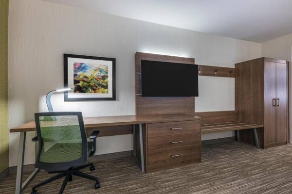 Workspace - Holiday Inn Express & Suites Moncton an IHG Hotel