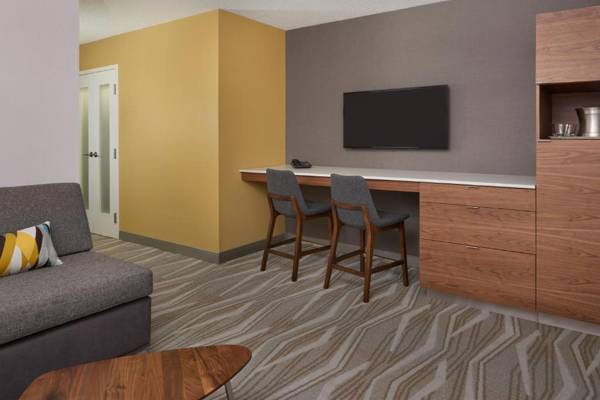 Hilton Toronto Airport Hotel & Suites
