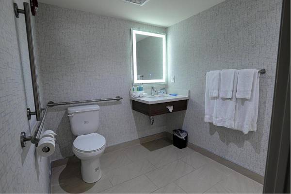 Holiday Inn Express & Suites Toronto Airport West an IHG Hotel