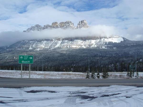 HI Castle Mountain Hostel