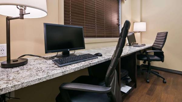 Workspace - Best Western Plus Lacombe Inn and Suites