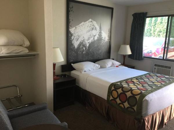 Super 8 by Wyndham Kelowna BC