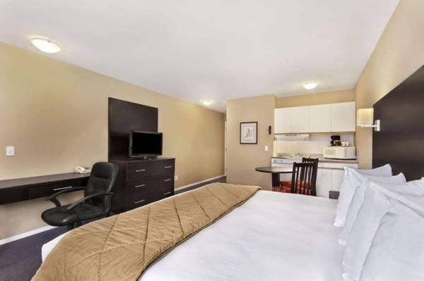 Super 8 by Wyndham West Kelowna BC