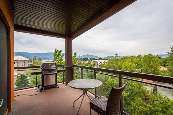 Corner Apartment with Lake View #518