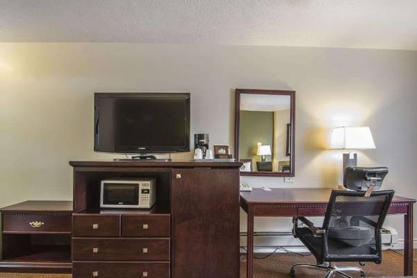 Workspace - Econo Lodge Inn & Suites High Level