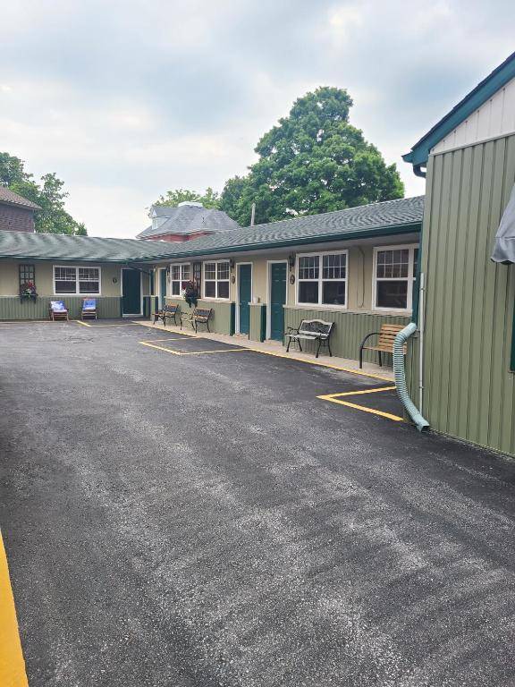 Maple Leaf Motel