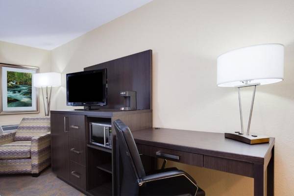 Workspace - Holiday Inn Express Hotel & Suites Uptown Fredericton an IHG Hotel