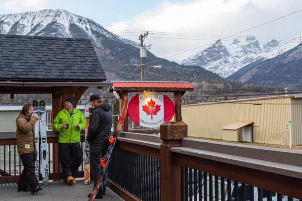 The Raging Elk Adventure Lodging