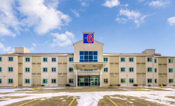 Motel 6-Estevan SK