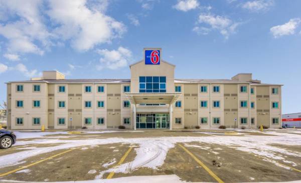 Motel 6-Estevan SK