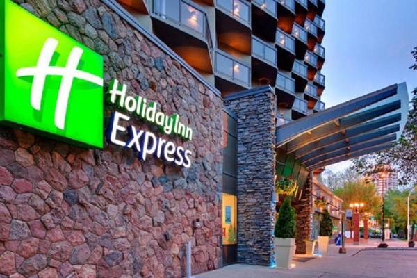 Holiday Inn Express Edmonton Downtown an IHG Hotel