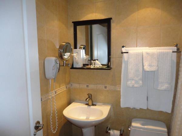 Chateau Louis Hotel & Conference Centre