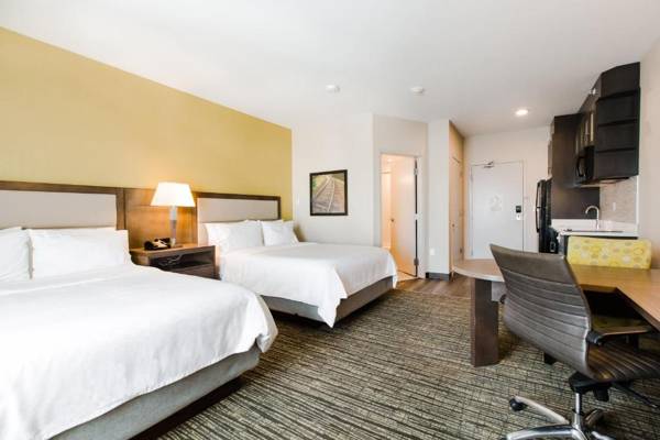 Workspace - Candlewood Suites West Edmonton - Mall Area an IHG Hotel
