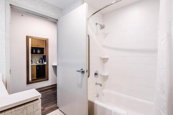 Holiday Inn Express & Suites - West Edmonton-Mall Area an IHG Hotel