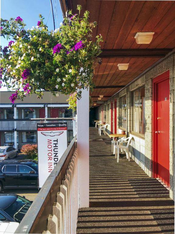 Thunderbird Motor Inn