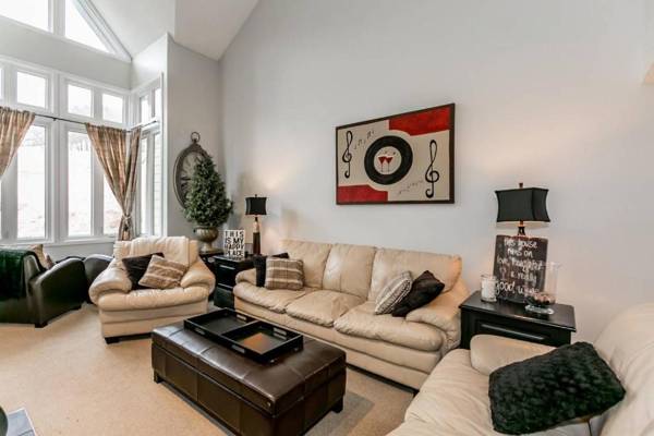 Blue Mountain 3 Bedroom Slopeside Chateau Ridge 212