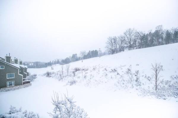 Chateau Ridge 218 Blue Mountain 2BR Slope side Chateau Ridge