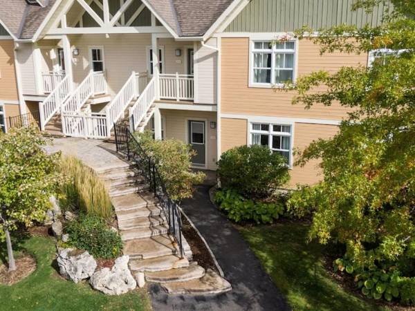 2 Bedroom Rivergrass Steps to Village