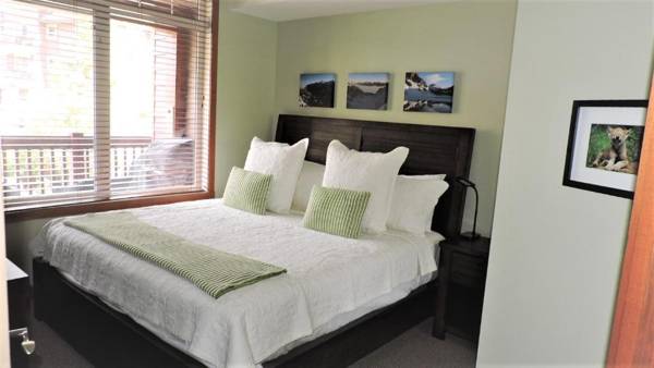 Fenwick Vacation Rentals Inviting Rocky Mountain HOT TUB in Top Rated Condo