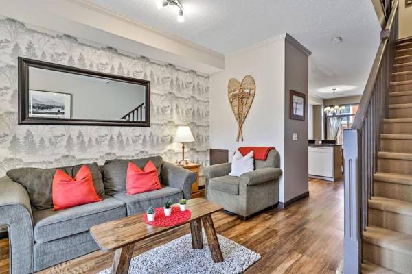 Rocky 2 Bed Townhouse with Hot Tub Pool and BBQ