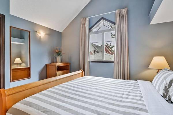 Rocky 2 Bed Townhouse with Hot Tub Pool and BBQ