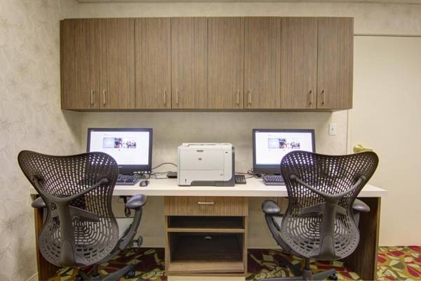 Workspace - Hilton Garden Inn Calgary Airport