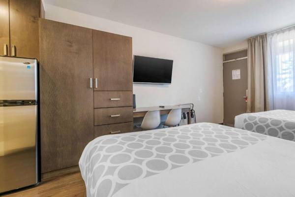 Super 8 by Wyndham Macleod Trail Calgary