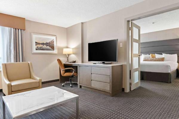 Workspace - Best Western Premier Calgary Plaza Hotel & Conference Centre