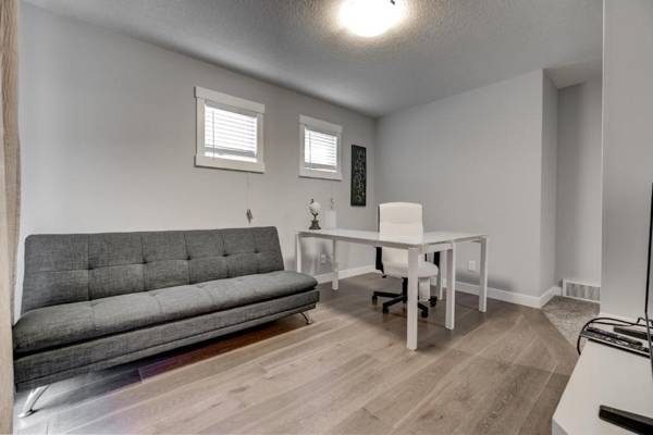 Three-Bedroom with Fireplace #41 Sunalta Downtown