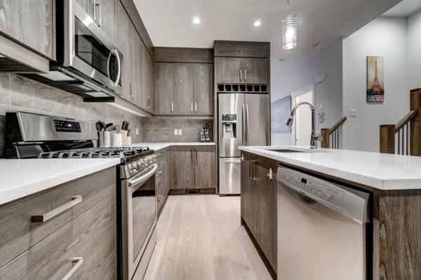 Three-Bedroom House with Walk-in Closet #29 Sunalta Downtown