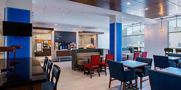 Holiday Inn Express & Suites - Brandon an IHG Hotel