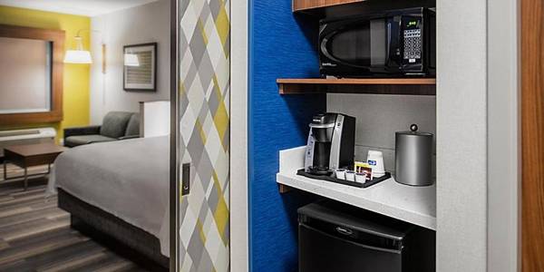 Holiday Inn Express & Suites - Brandon an IHG Hotel