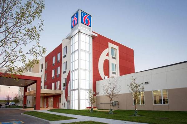 Motel 6 Airdrie