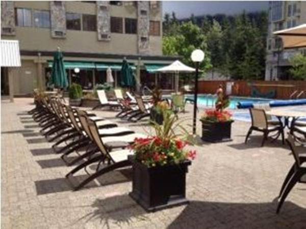 Mountain Side Hotel Whistler by Executive