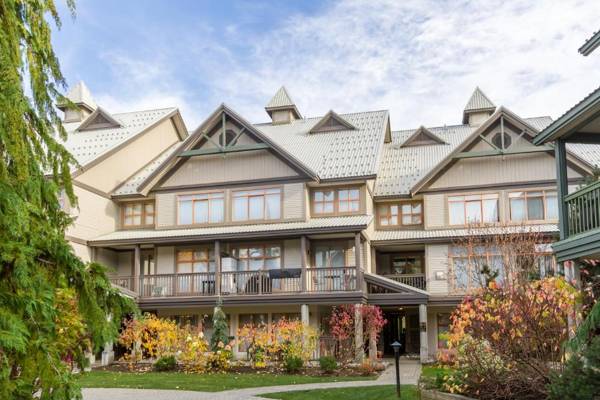 Bright & Clean Walk Everywhere Shared Pool & Hot Tub