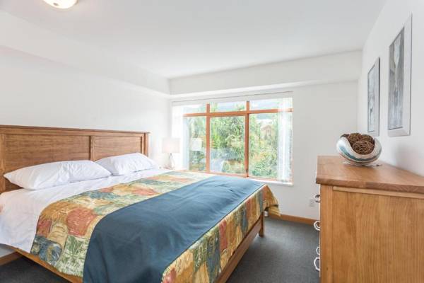 Bright & Clean Walk Everywhere Shared Pool & Hot Tub