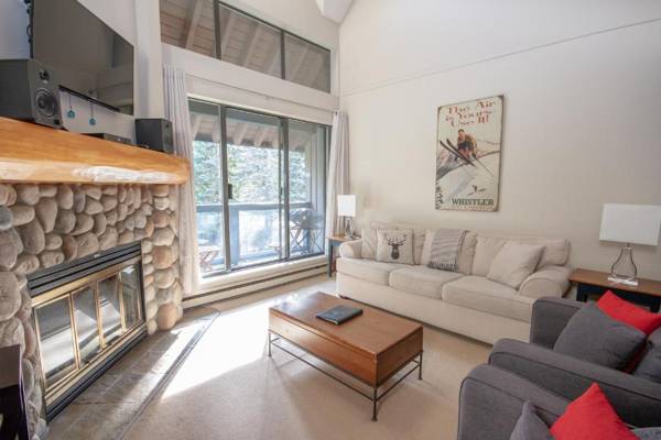 Spacious Benchlands Chalet by Harmony Whistler