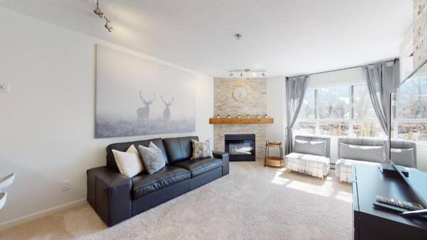 Beautiful Marketplace Condo with Mountain Views