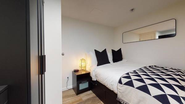 Beautiful Marketplace Condo with Mountain Views